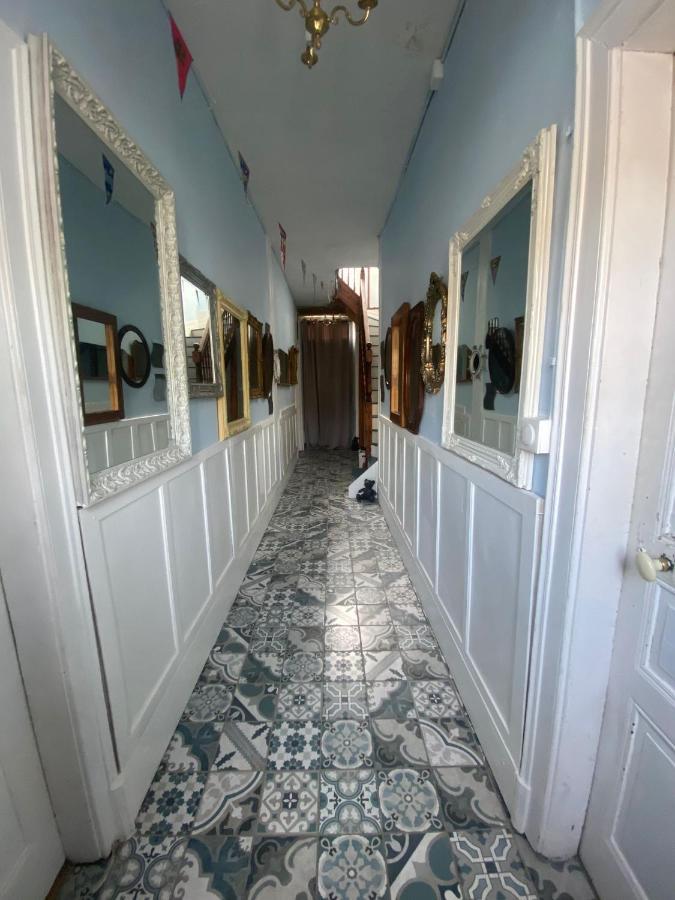 The Old School House Hotel Céaucé Bagian luar foto